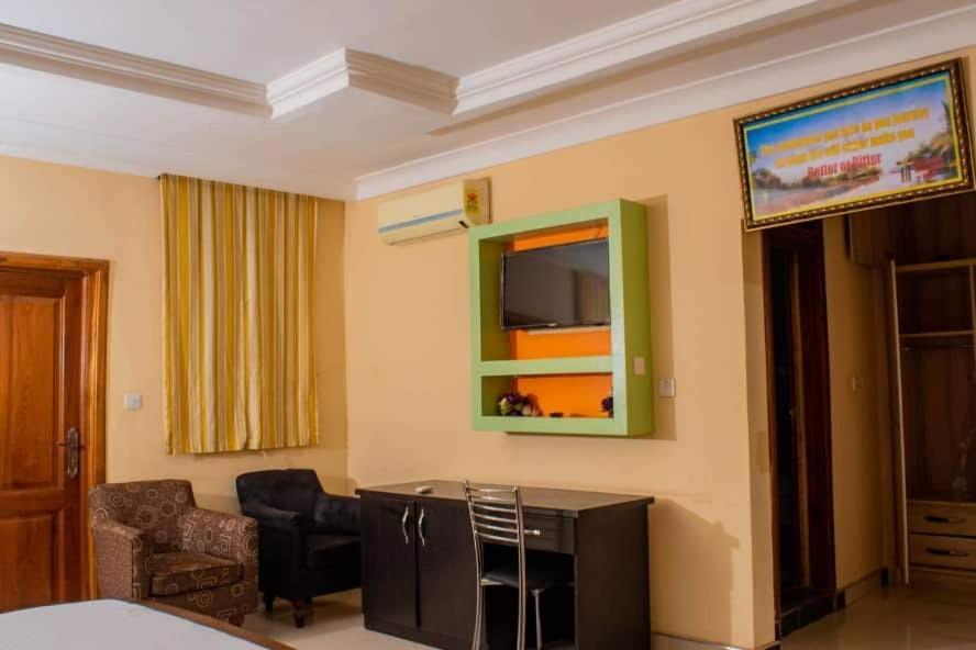 Dc Ambassadors Hotel Dawhwenya Exterior foto